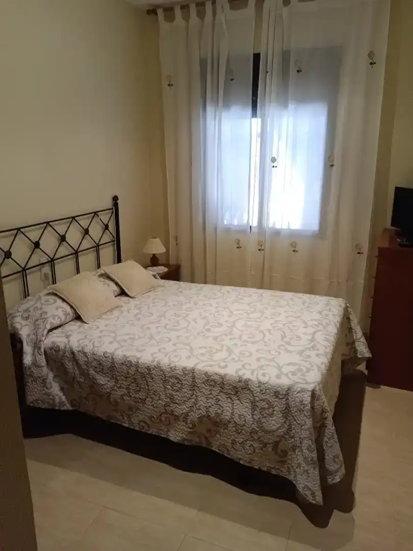 Dormitori de Casa adosada en venda en Torrecampo amb Aire condicionat, Piscina i Moblat