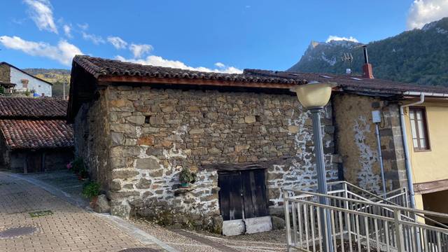 Casa-chalet en Venta en Ponga