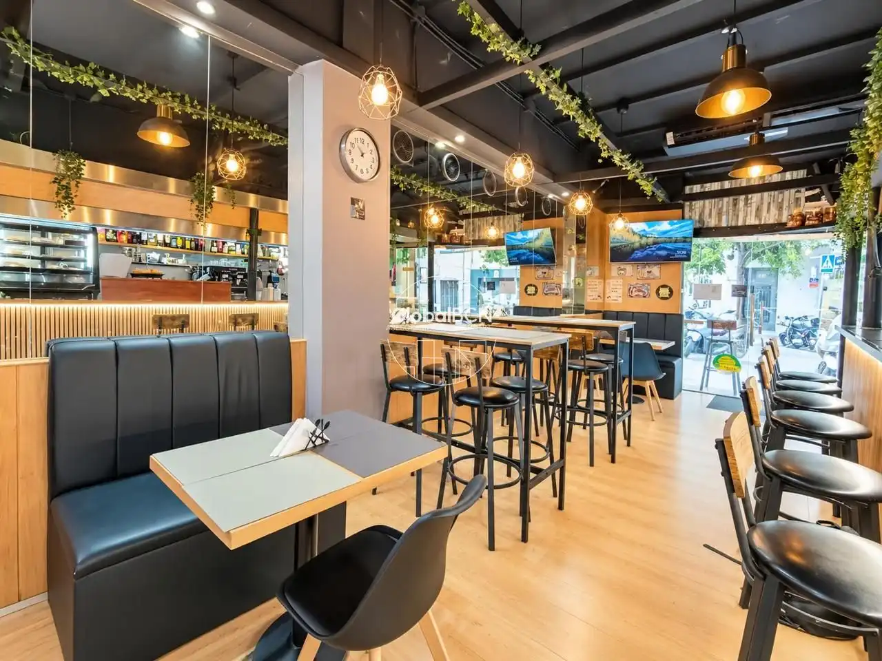 Business premises for transfer in calle de Pau Alsina, imagen 4