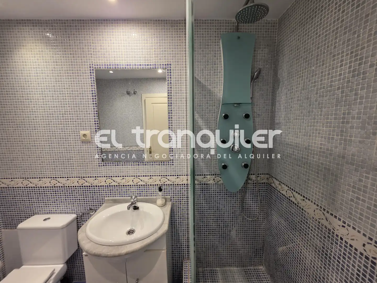 Bany de Pis de lloguer en Madrid amb Aire condicionat, Moblat i Rentadora