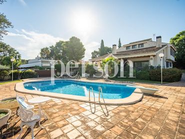 Chalet con piscina en venta en Montealegre