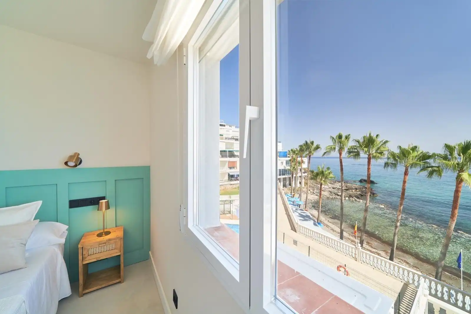 Dormitori de Apartament de lloguer en Benalmádena amb Aire condicionat, Terrassa i Moblat