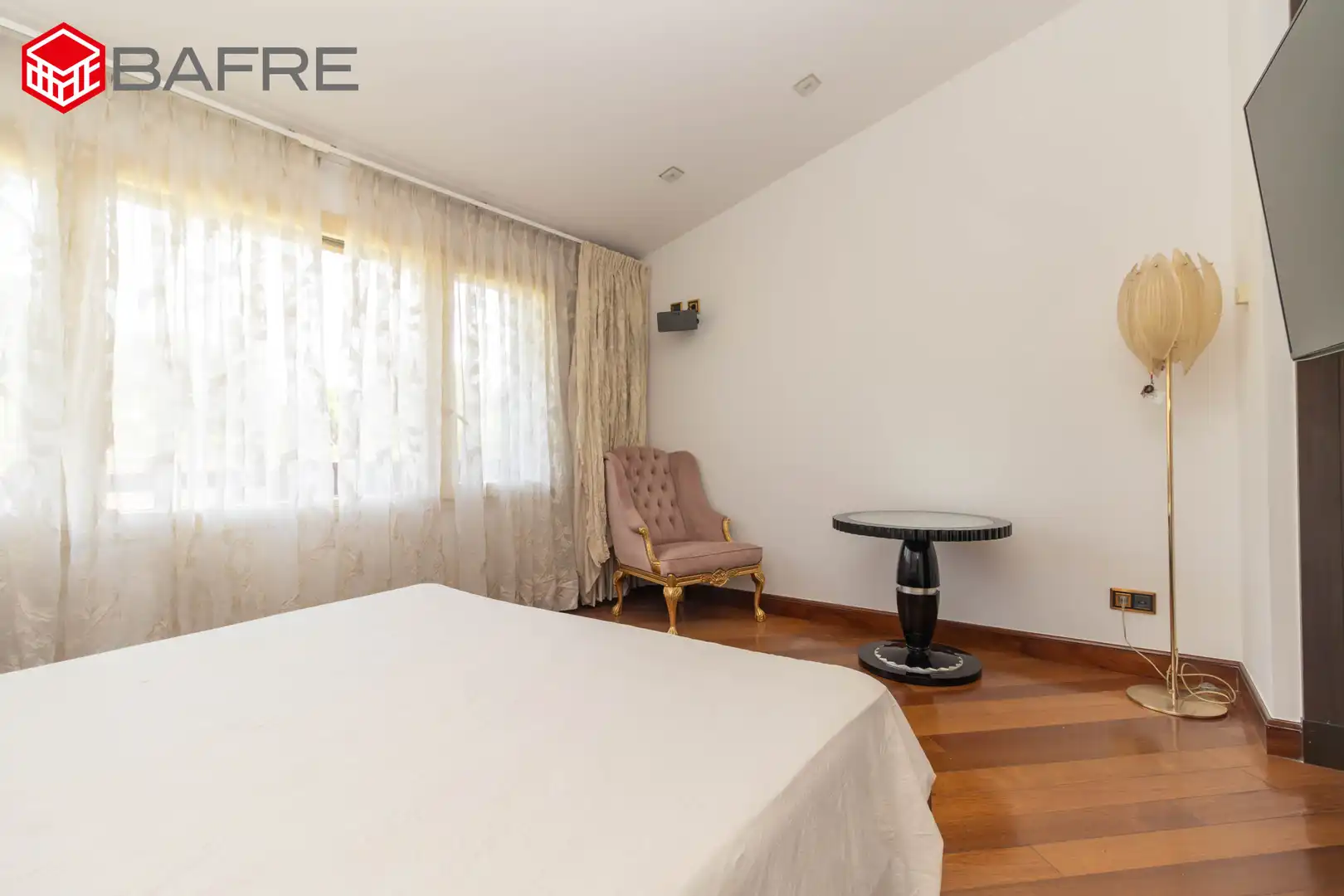 Bedroom of Houses for sale in Pozuelo de Alarcón  with Air Conditioner, Private garden and Storage room