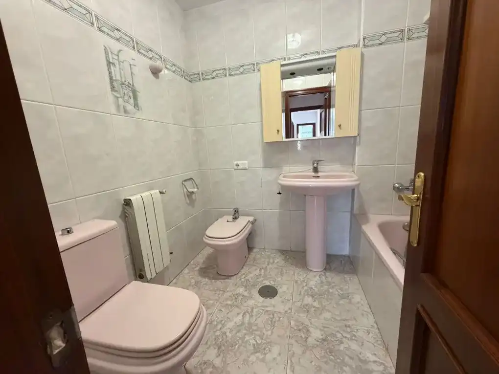 Bany de Casa o xalet en venda en Llanes amb Calefacció, Jardí privat i Terrassa