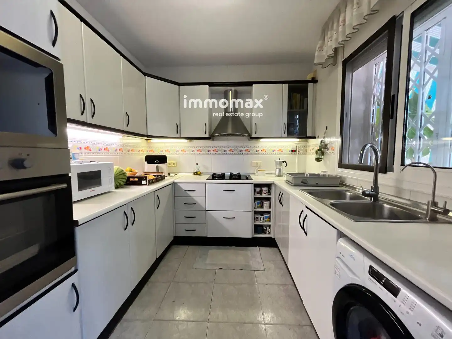Cocina de Casa adosada en venta en Vilanova i la Geltrú con Calefacción, Jardín privado y Terraza