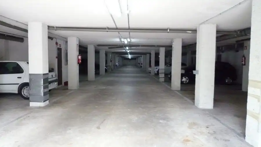 Parking de Piso en venta en Santander con Calefacción, Trastero y Amueblado