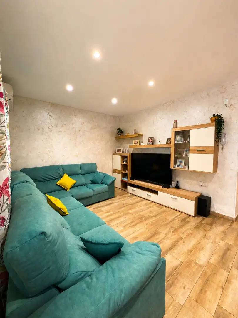 Sala d'estar de Casa adosada en venda en Alcalá de Guadaira amb Terrassa, Traster i Moblat