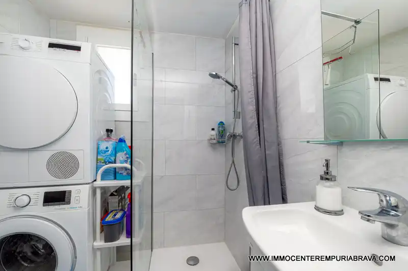 Baño de Apartamento en venta en Empuriabrava con Aire acondicionado, Calefacción y Terraza
