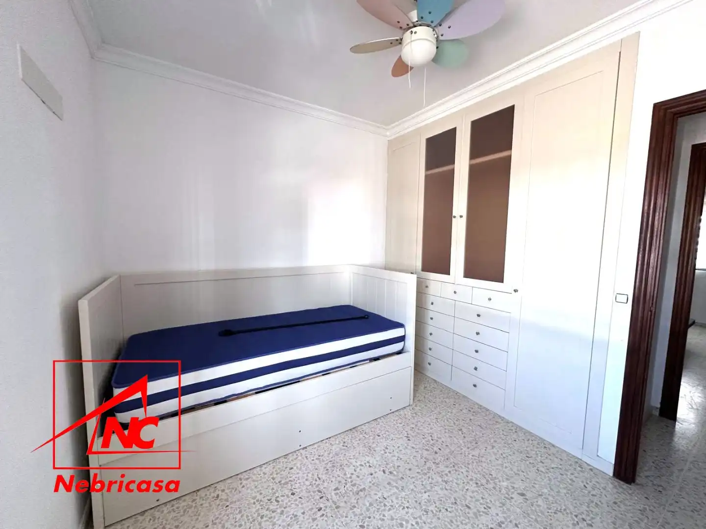 Dormitori de Casa o xalet en venda en Lebrija amb Aire condicionat i Jardí privat