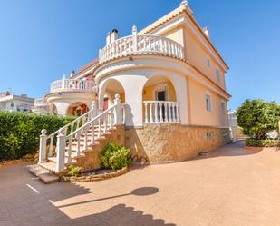 Vista exterior de Casa o xalet en venda en Santa Pola amb Aire condicionat, Terrassa i Piscina