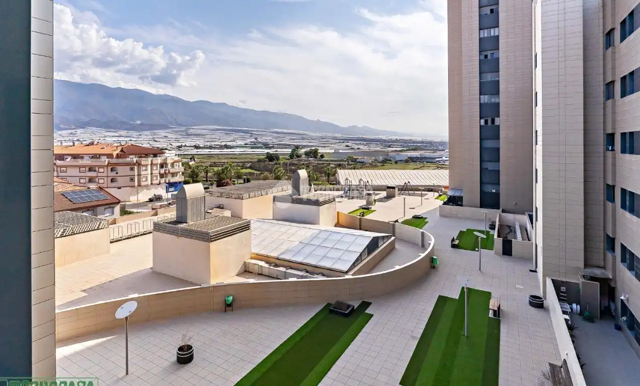 Terraza de Ático en venta en El Ejido con Aire acondicionado, Parquet y Balcón