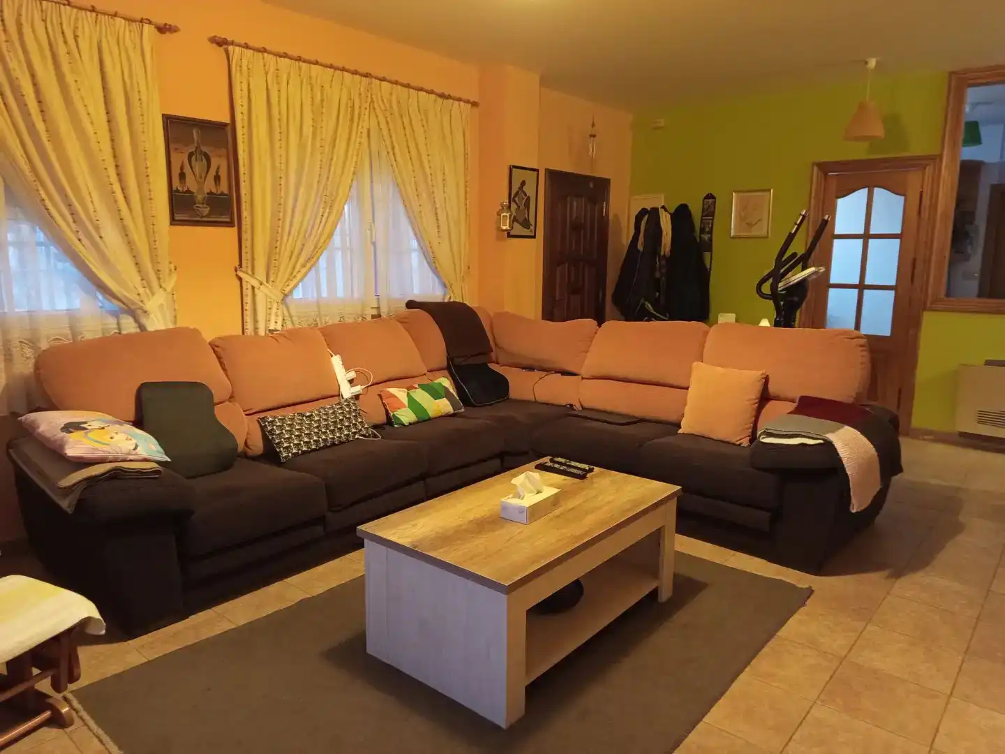 Sala d'estar de Casa o xalet en venda en Culleredo amb Calefacció, Jardí privat i Terrassa