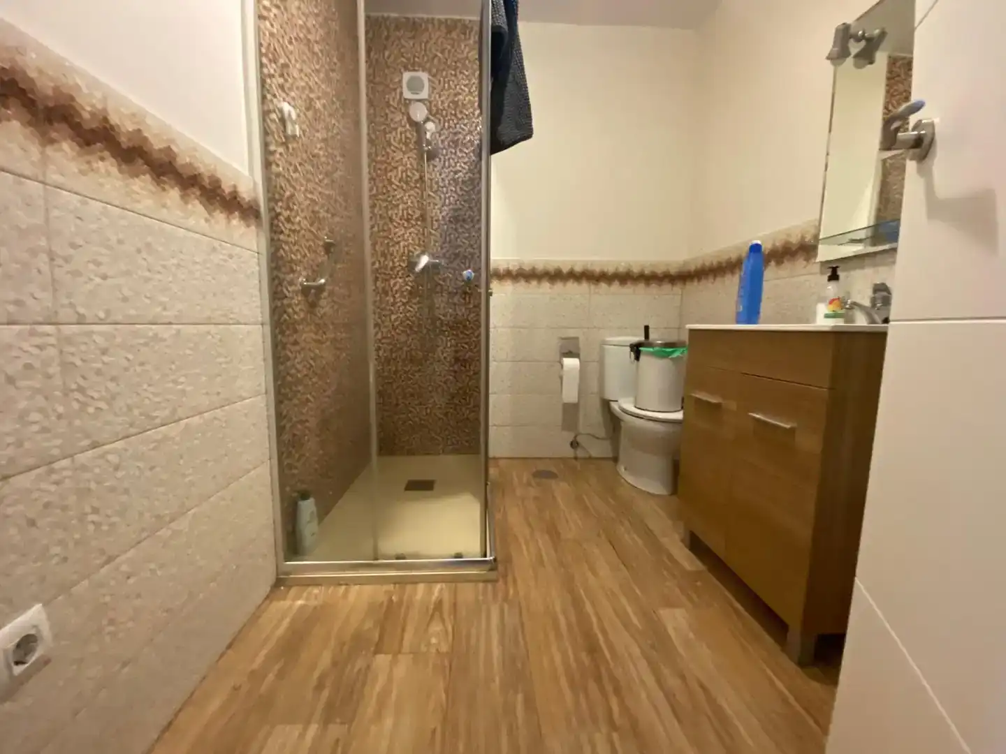 Bathroom of Flat for share in Sevilla  with Air Conditioner, Parquet flooring and Balcony