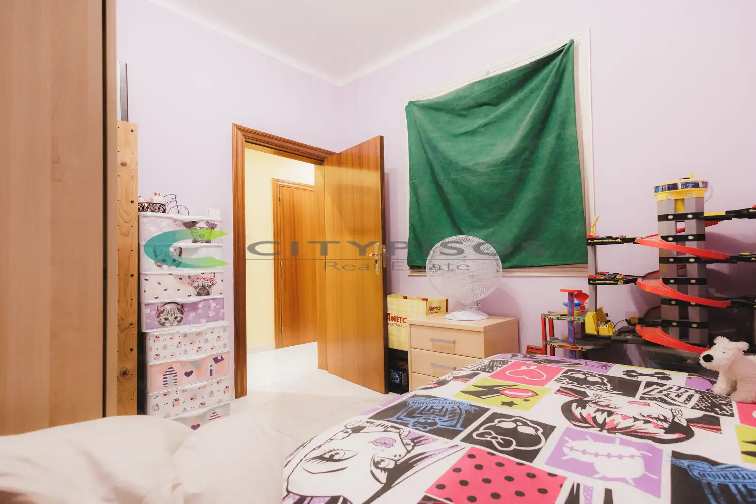 Bedroom of Flat for sale in Barcelona  with Air Conditioner and Oven