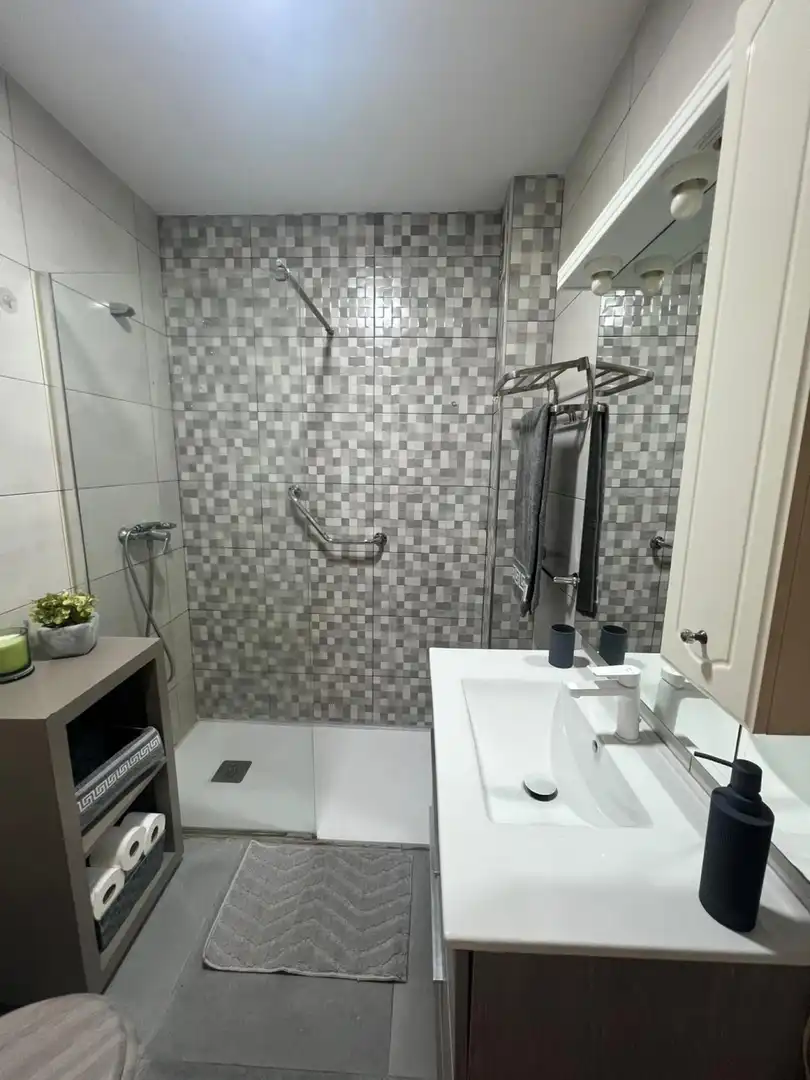 Bathroom of Flat for rent in Torrelavega   with Heating
