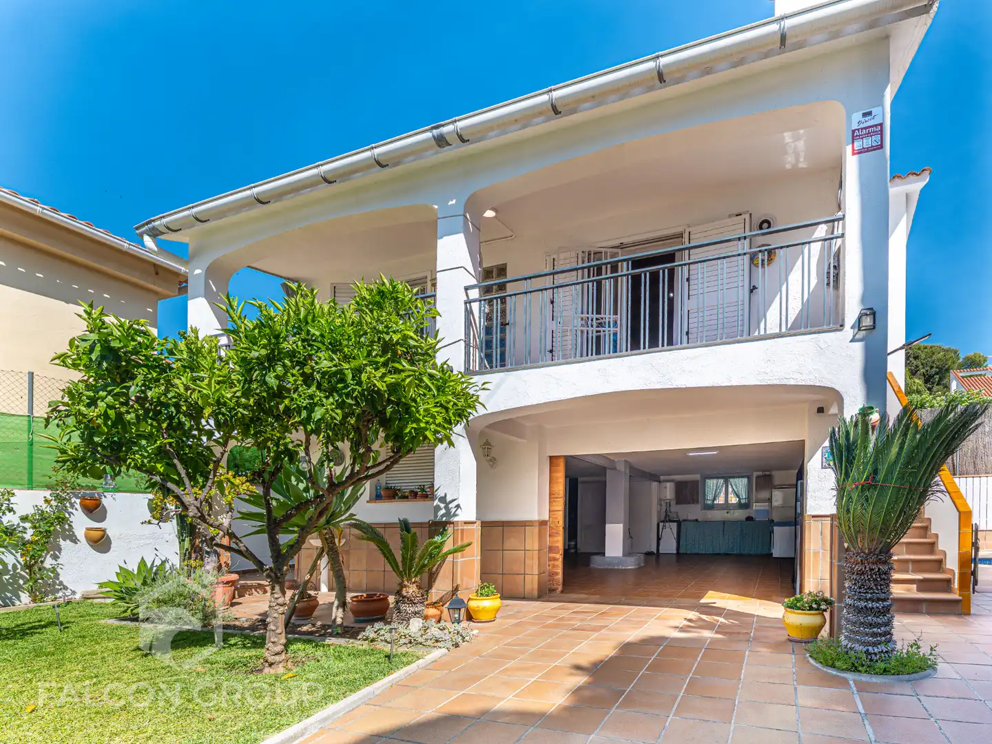 Vista exterior de Casa o xalet en venda en Calafell amb Jardí privat, Terrassa i Piscina