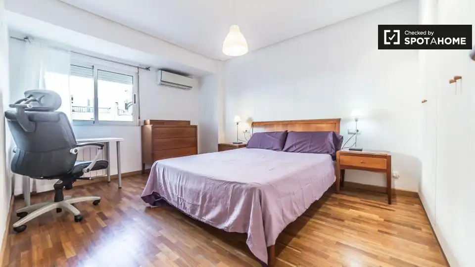 Habitación de Piso de alquiler en Valencia con Aire acondicionado, Calefacción y Amueblado