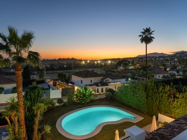 Villa con piscina in vendita a Nueva Andalucía