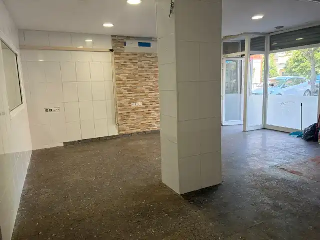 Local comercial en venta en Carrer de la Font de la Barona