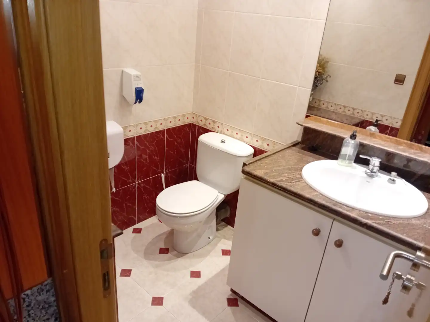 Baño de Casa adosada en venta en Salt con Calefacción, Terraza y Trastero