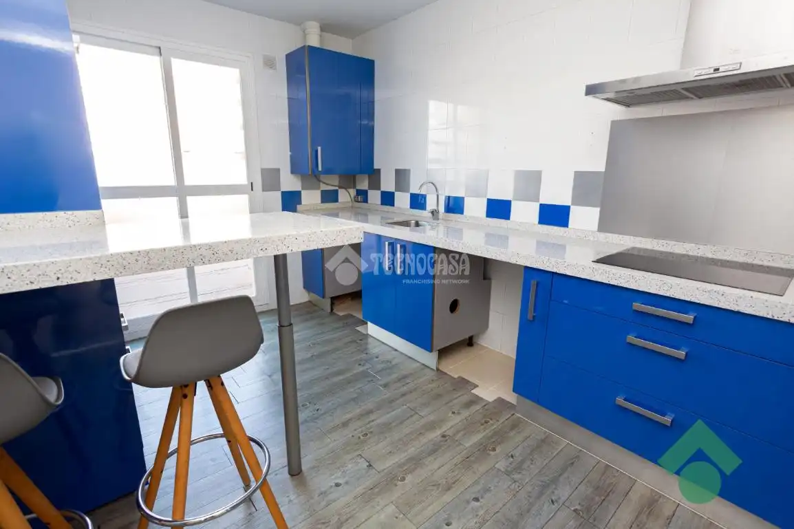 Kitchen of Attic for sale in Algeciras  with Air Conditioner and Terrace