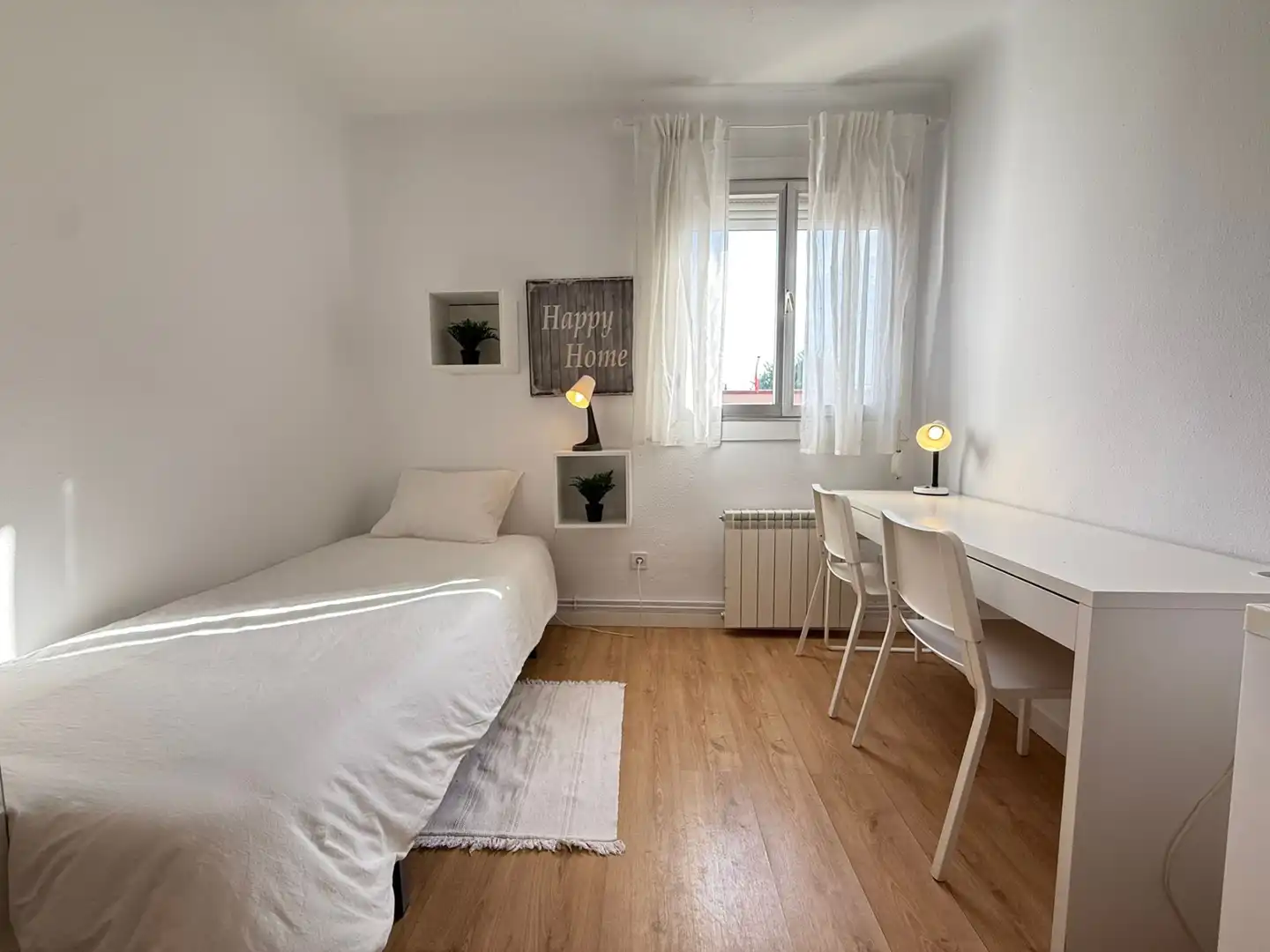 Room in Calle de Nuestra Señora del Perpetuo Socorro, 7, Palomeras Bajas