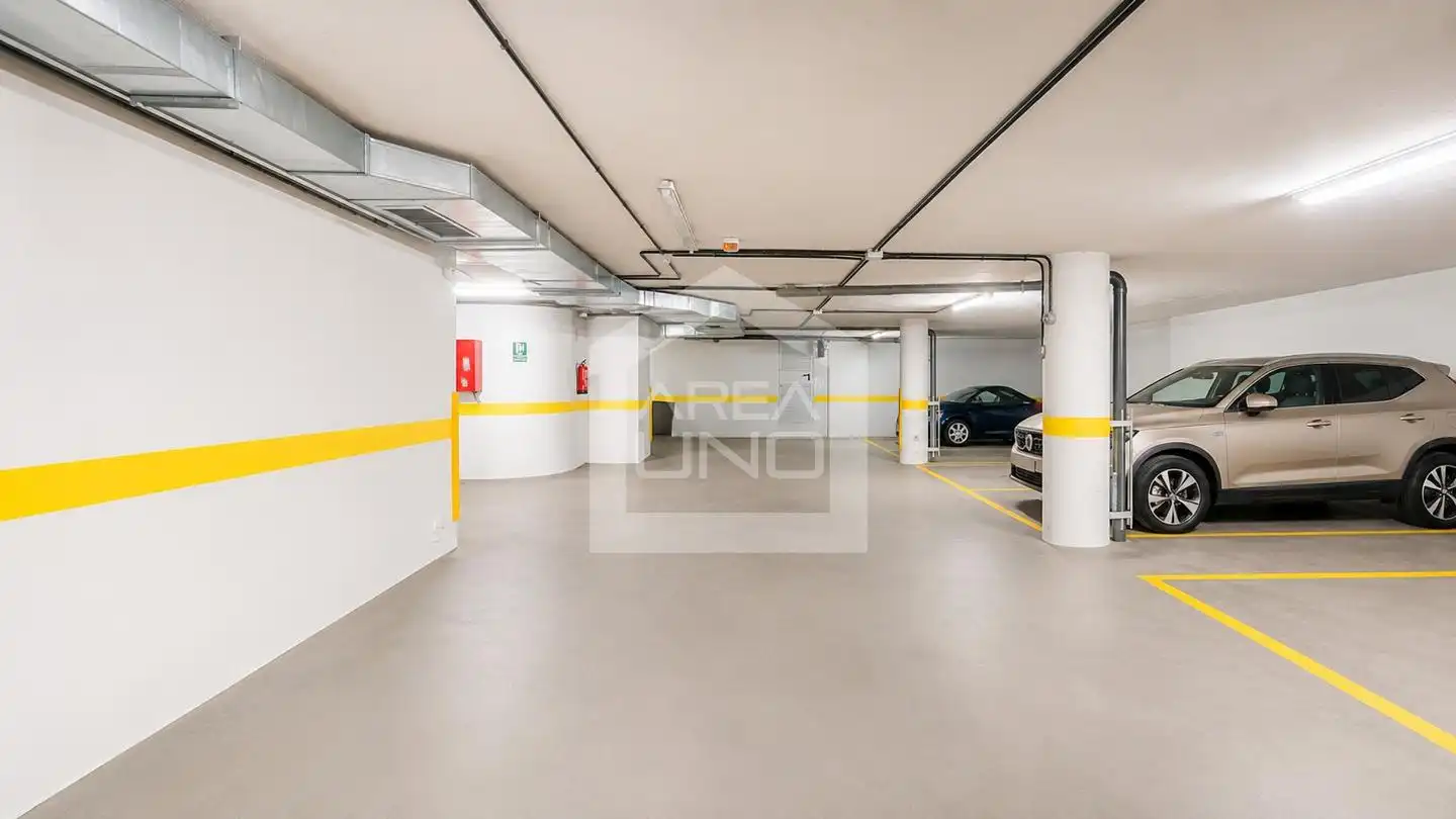 Parking de Piso en venta en Madrid con Aire acondicionado, Calefacción y Trastero