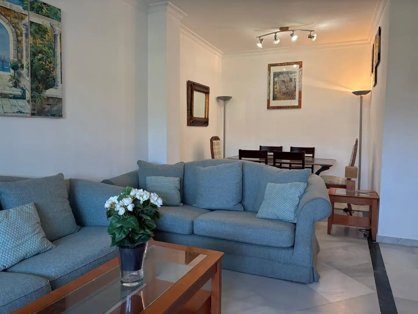 Sala d'estar de Àtic en venda en Marbella amb Aire condicionat, Calefacció i Jardí privat