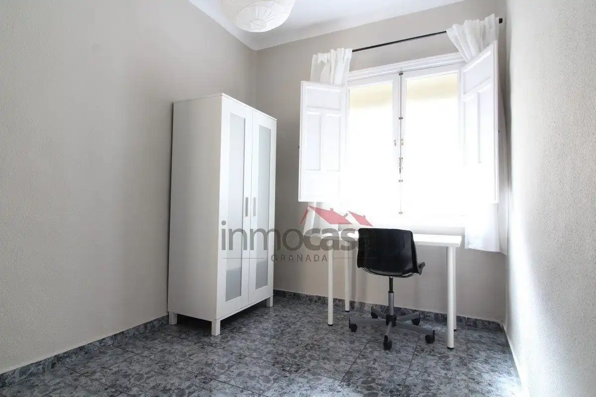 Bedroom of Flat for rent in Granada  with Air Conditioner, Heating and Furnished