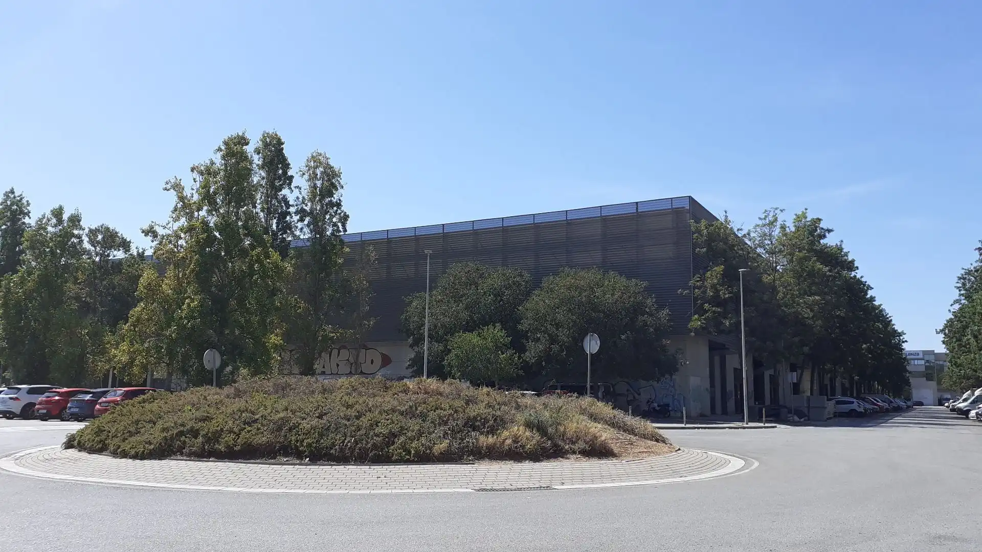 Außenansicht von Fabrikhallen zur Miete in L'Hospitalet de Llobregat