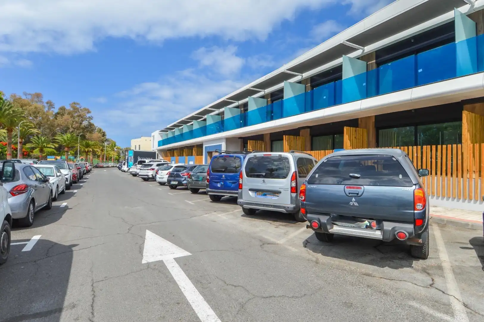 Aparcament de Apartament de lloguer en Mogán amb Aire condicionat, Jardí privat i Terrassa
