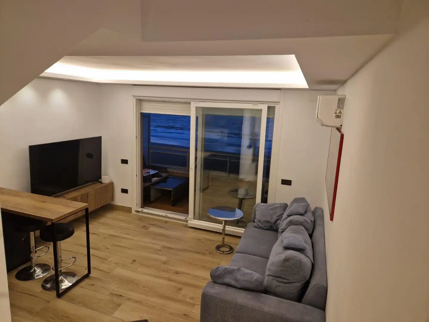 Sala de estar de Piso de alquiler en Cádiz con Aire acondicionado, Calefacción y Terraza