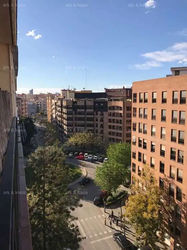Vista exterior de Piso de alquiler en Valencia con Amueblado, Horno y Microondas