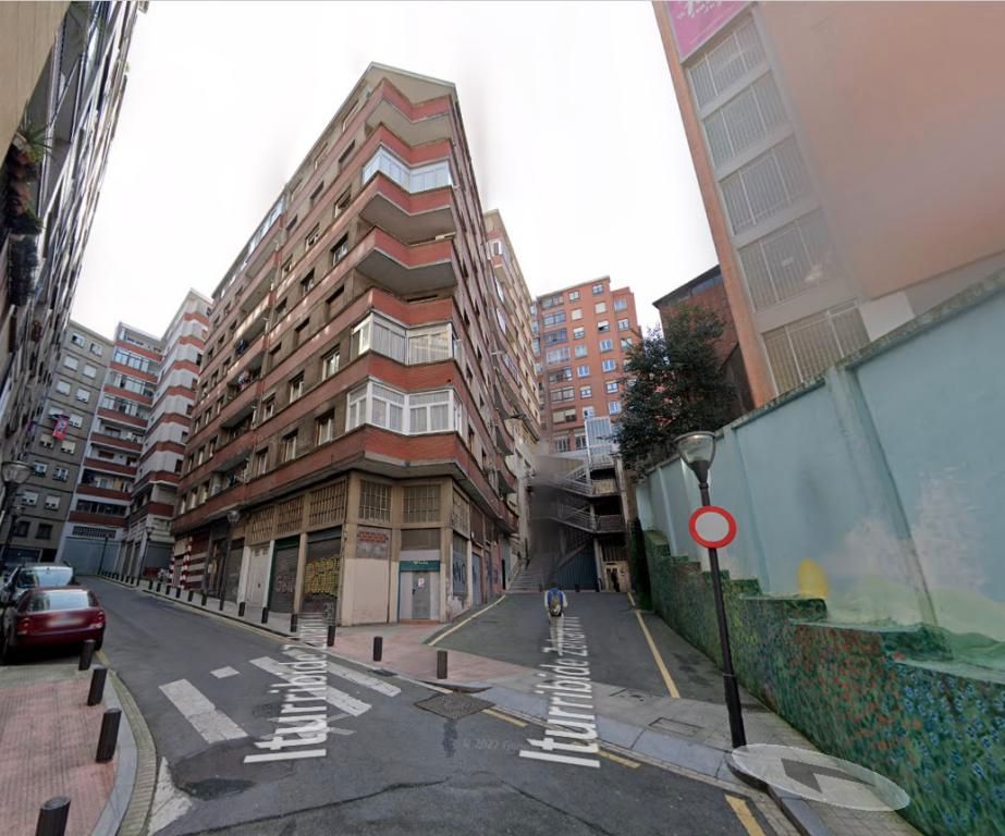 Vista exterior de Garatge en venda en Bilbao 