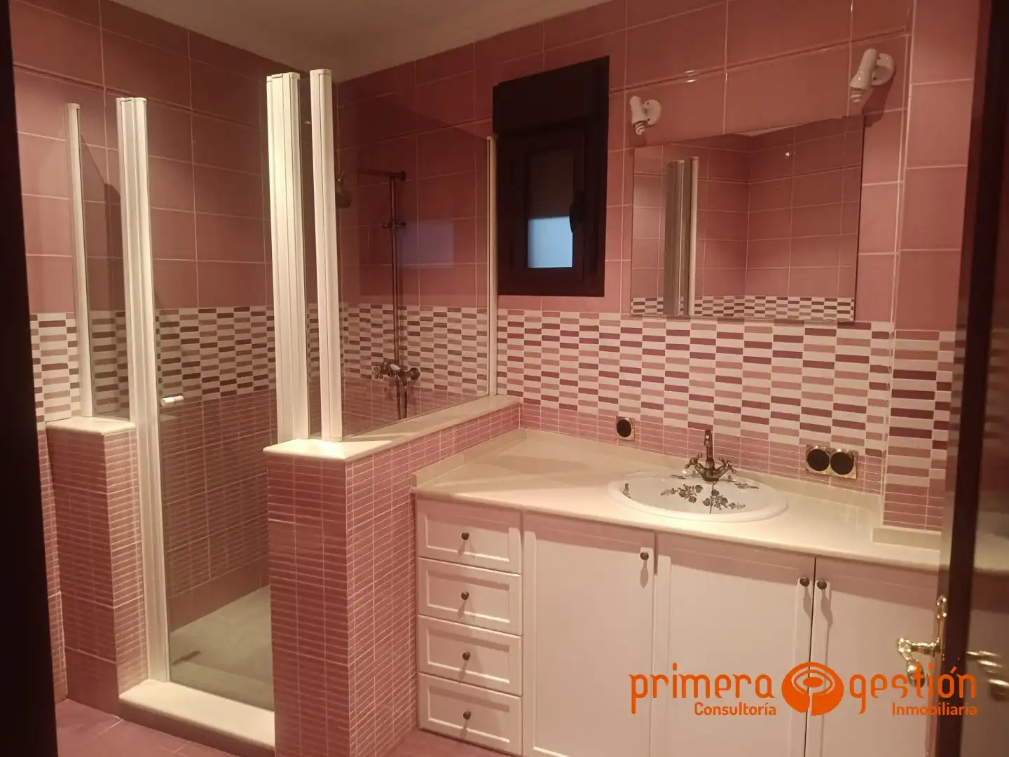 Baño de Piso en venta en Carmona con Aire acondicionado