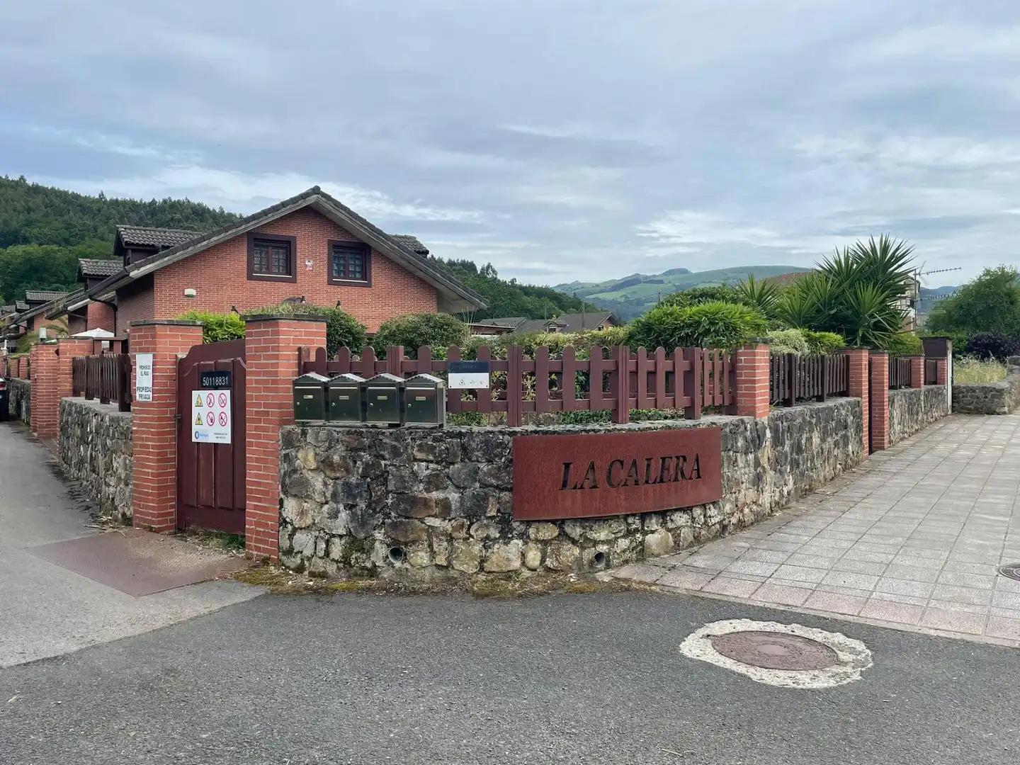 Vista exterior de Casa adosada en venta en Guriezo con Calefacción, Jardín privado y Terraza