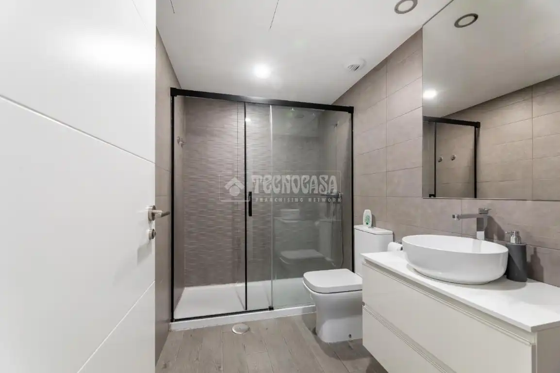 Baño de Piso en venta en Torrelodones con Aire acondicionado, Jardín privado y Piscina comunitaria