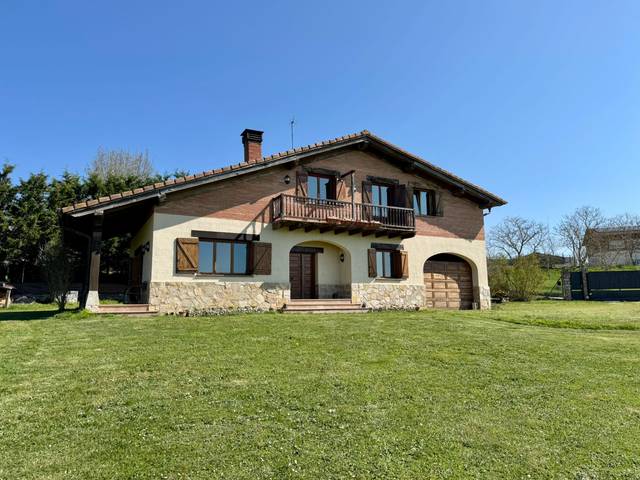Casa-chalet en Venta en Barrio Hilerri Zahar en Barrundia