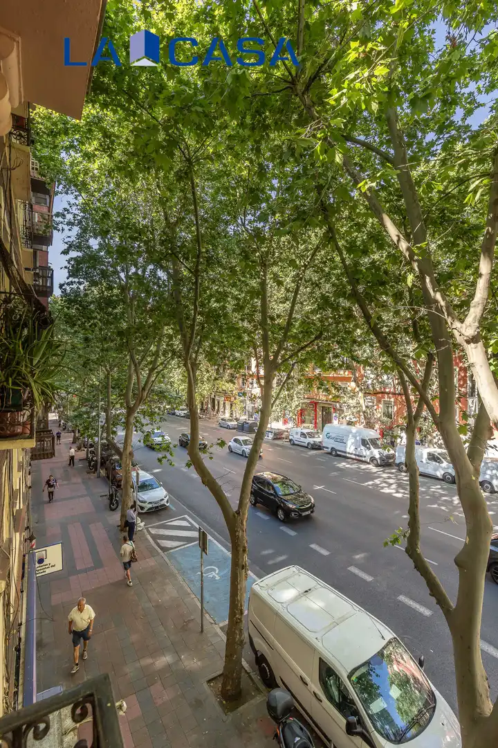 Vista exterior de Piso en venta en Madrid con Balcón