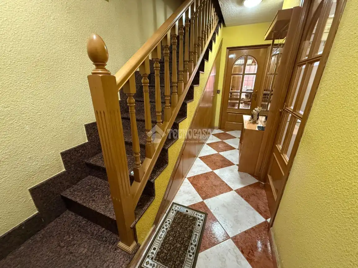 Casa aparellada en venda a Usera, imagen 4