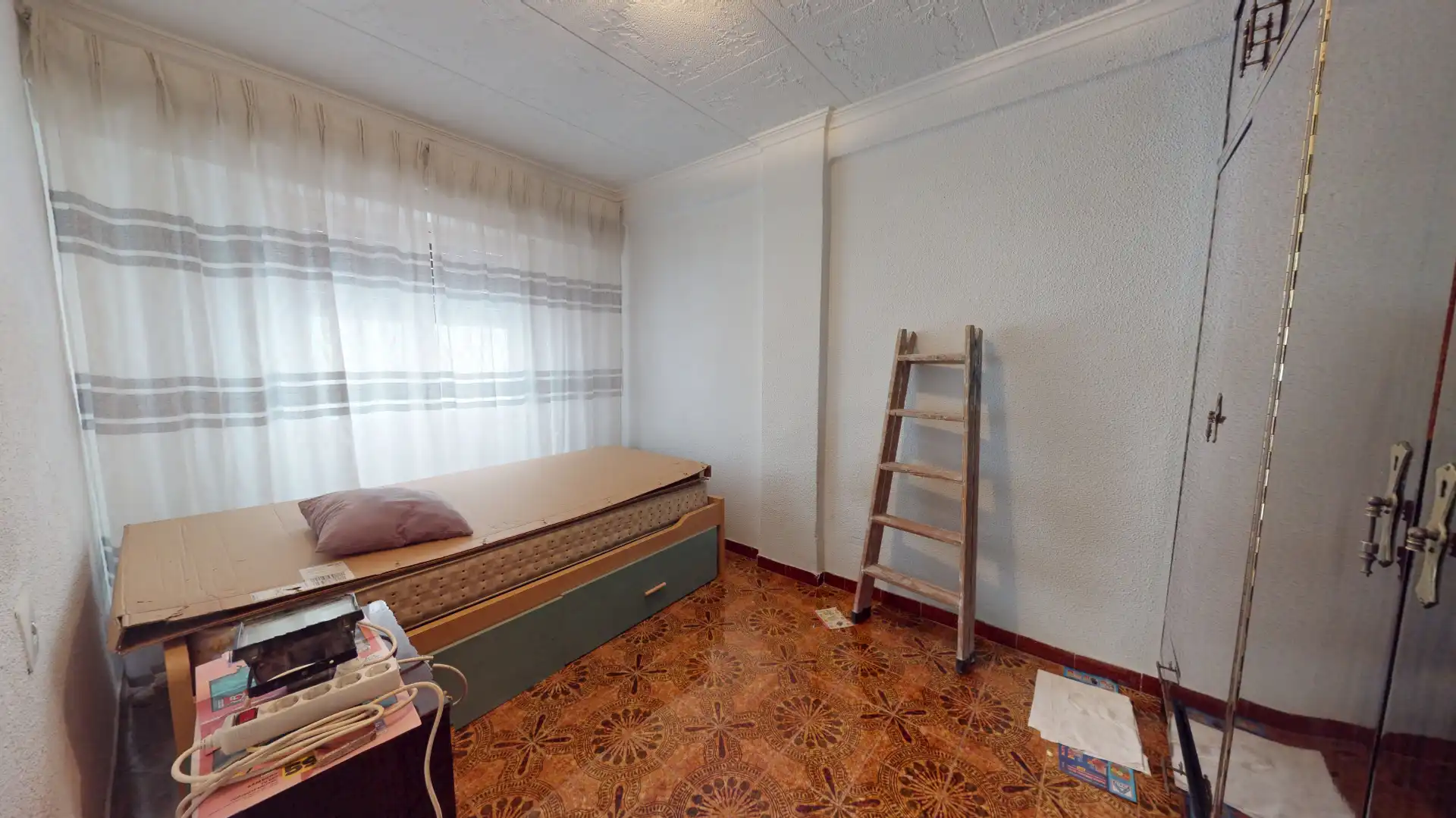 Habitación de Piso en venta en Elda