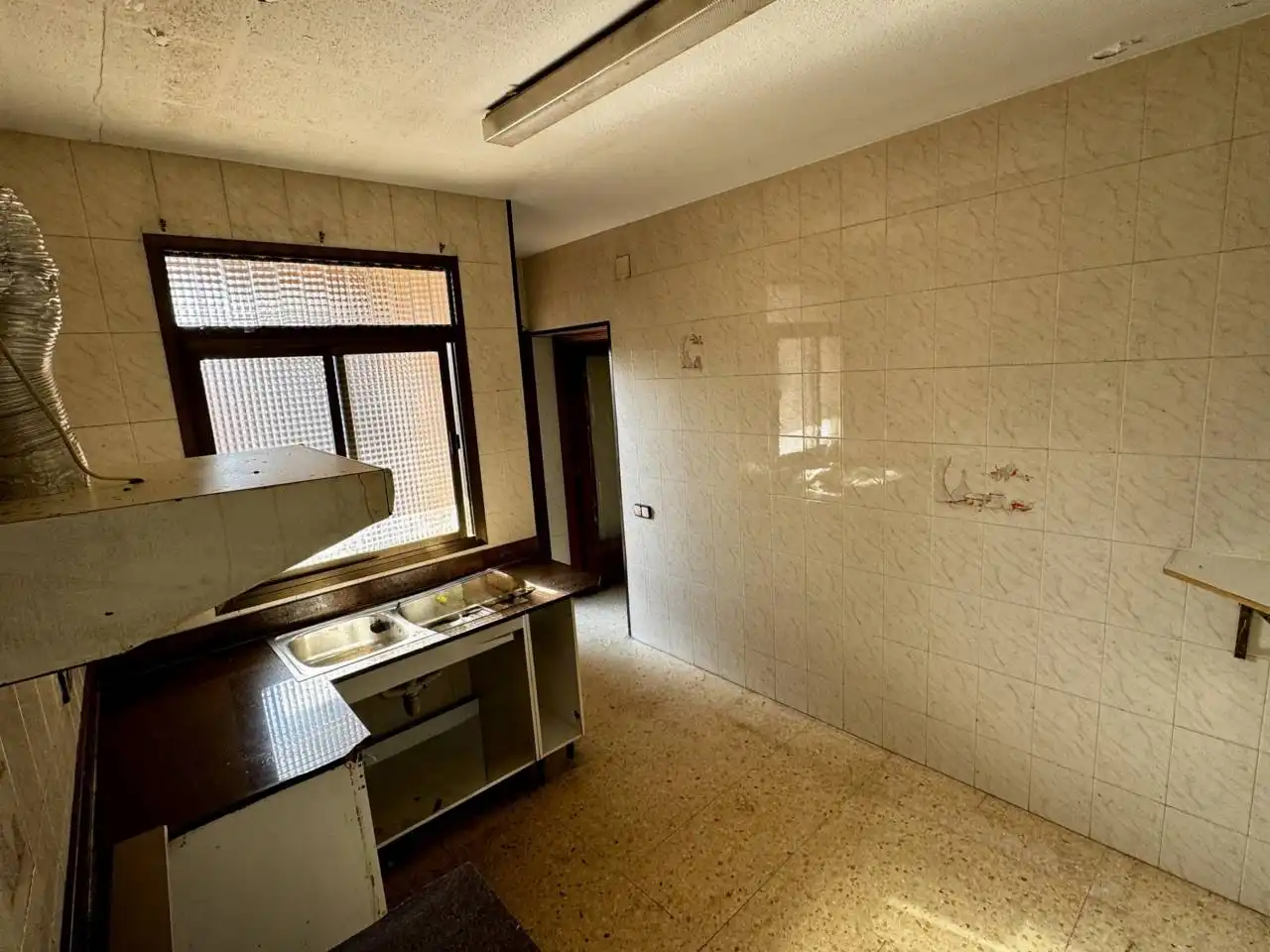 Cuina de Pis en venda en Rubí amb Calefacció, Terrassa i Balcó