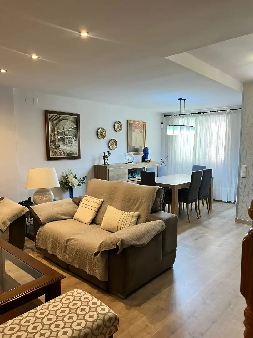 Wohnzimmer von Einfamilien-Reihenhaus zum Verkauf in Sagunto / Sagunt mit Klimaanlage, Heizung und Terrasse