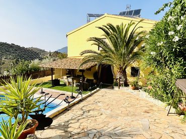 Casa rústica amb piscina en venda a Iznájar