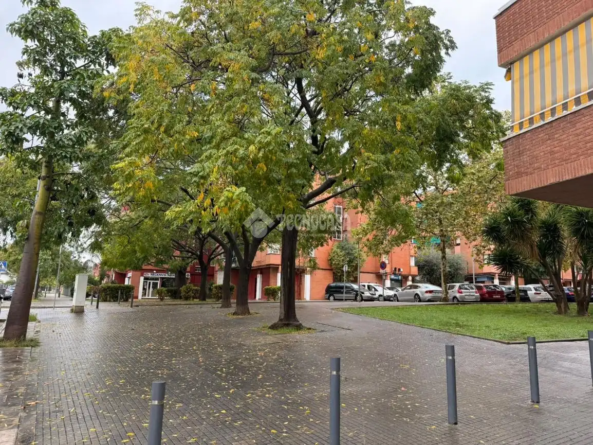 Vista exterior de Pis en venda en Viladecans amb Balcó
