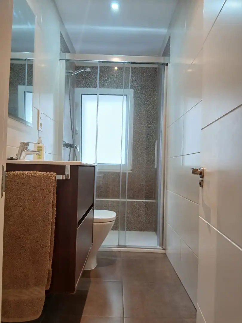 Badezimmer von Wohnung zur Miete in Gijón  mit Heizung und Möbliert