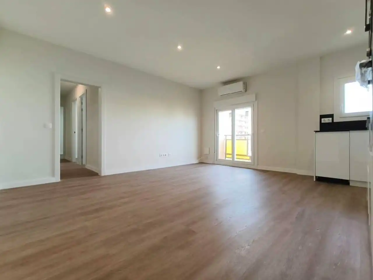 Sala d'estar de Pis en venda en Sant Adrià de Besòs amb Aire condicionat, Calefacció i Parquet