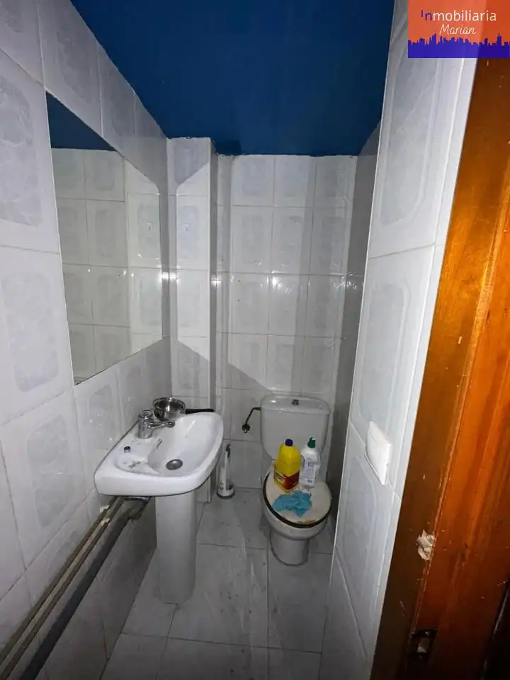 Baño de Local en venta en Aranda de Duero