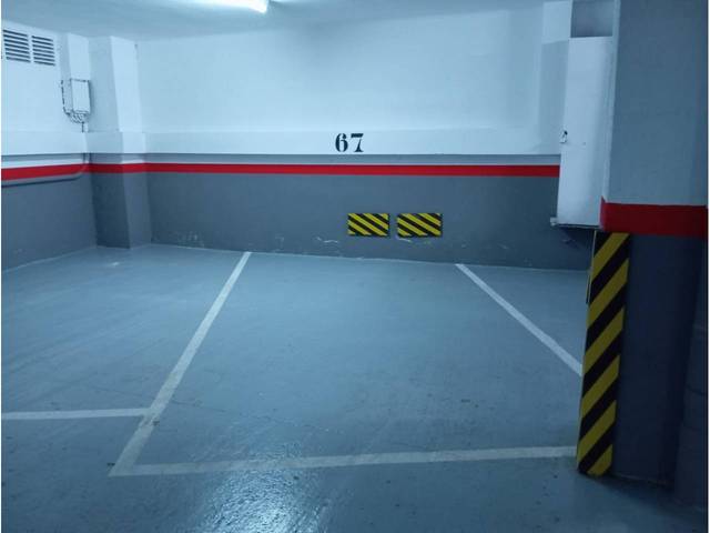 Garaje en Alquiler en Calle Viñolas, 21 en Centre - Estació