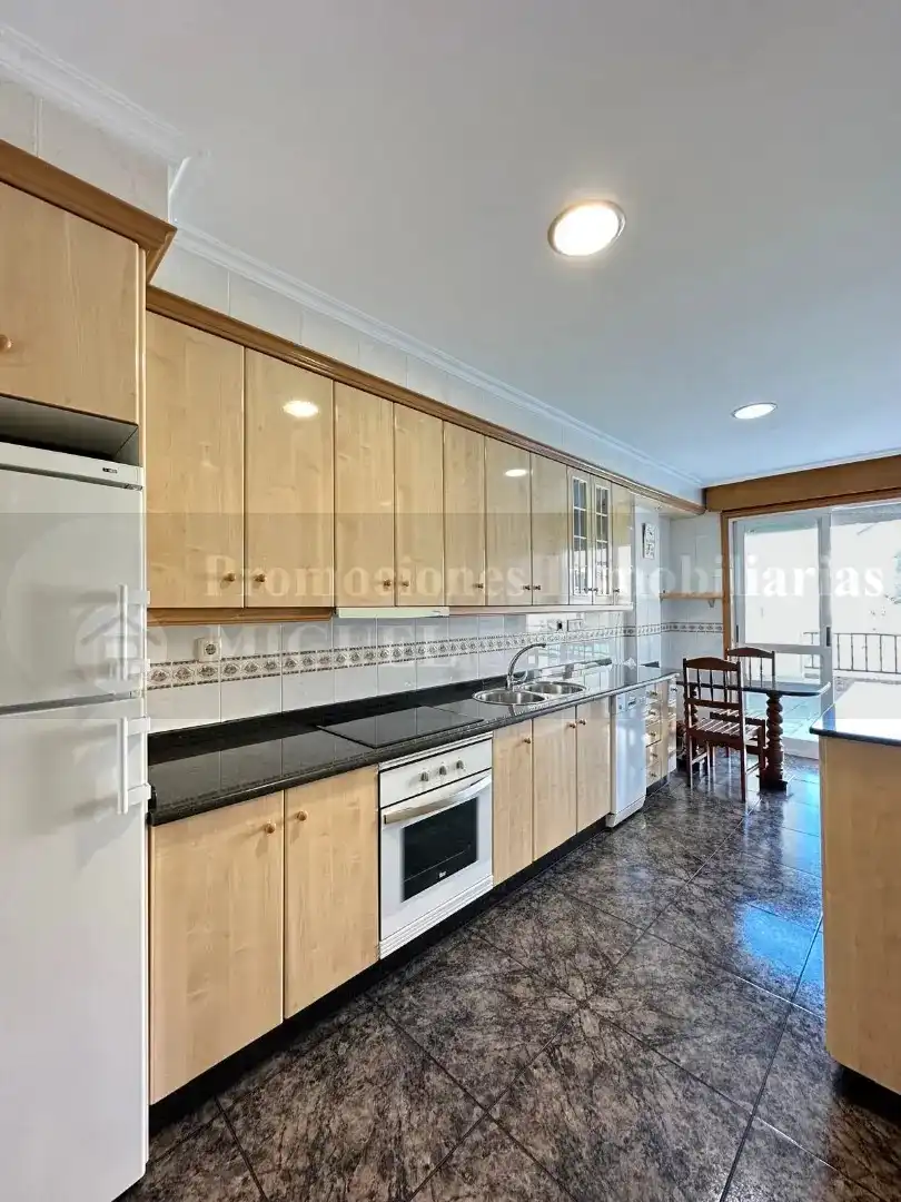 Cuina de Apartament en venda en Verín amb Calefacció, Terrassa i Traster